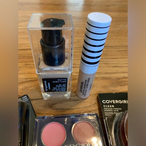 10 X COVERGIRL Wet Wild Makeup Bundle LOT Concealer Foundation Powder Lip Mascar - Picture 6 of 9